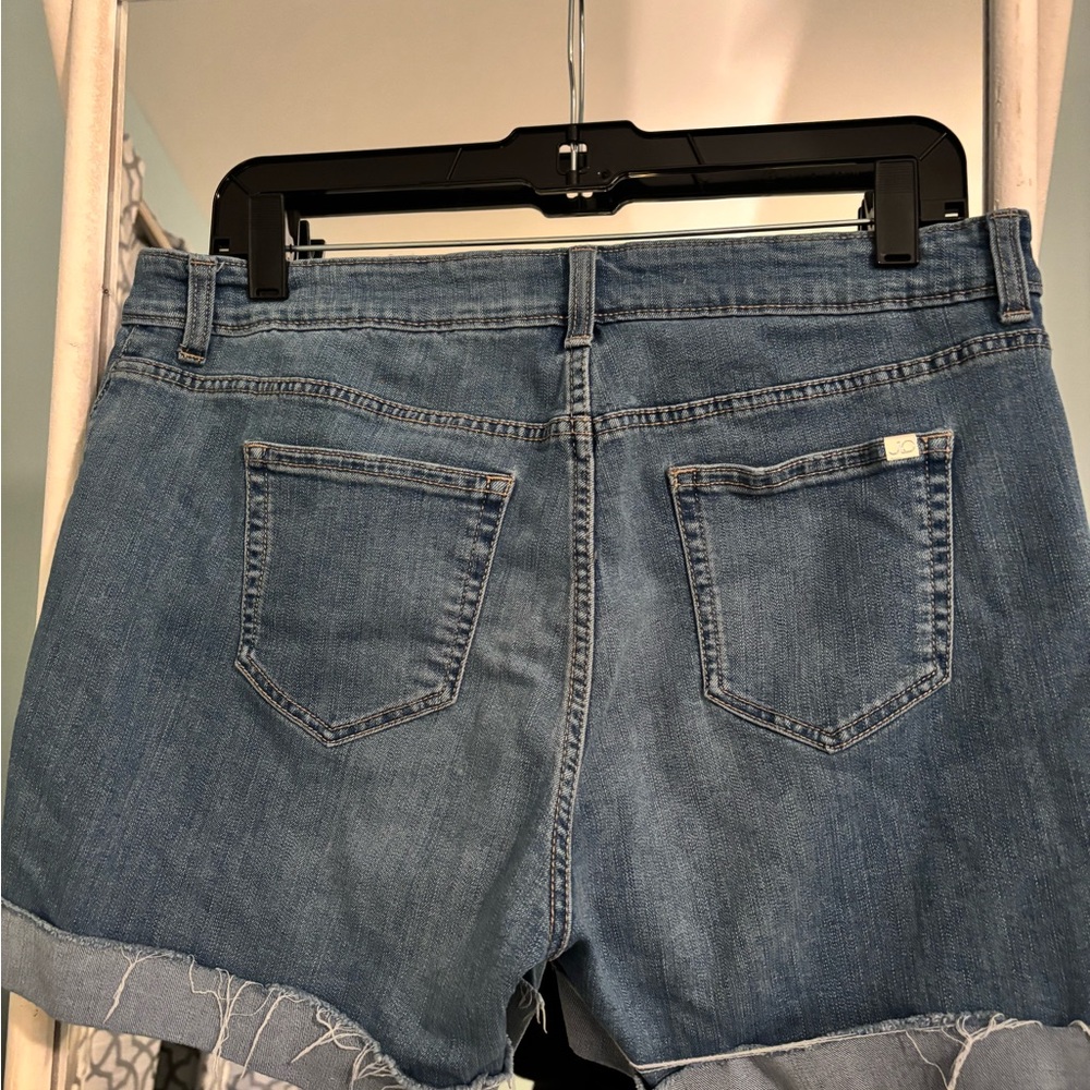 Jennifer Lopez Woman’s Denim Shorts, size 12 - Picture 4 of 6